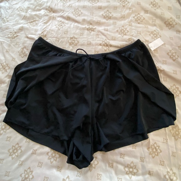 Black plus size swim shorts - Picture 2 of 3